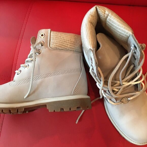 NWOT Women’s Timberland Limited Edition Boots - Picture 5 of 11